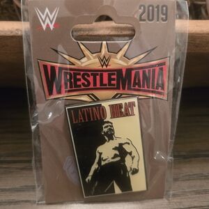 WWE WrestleMania Latino Heat Gold and Black Pin